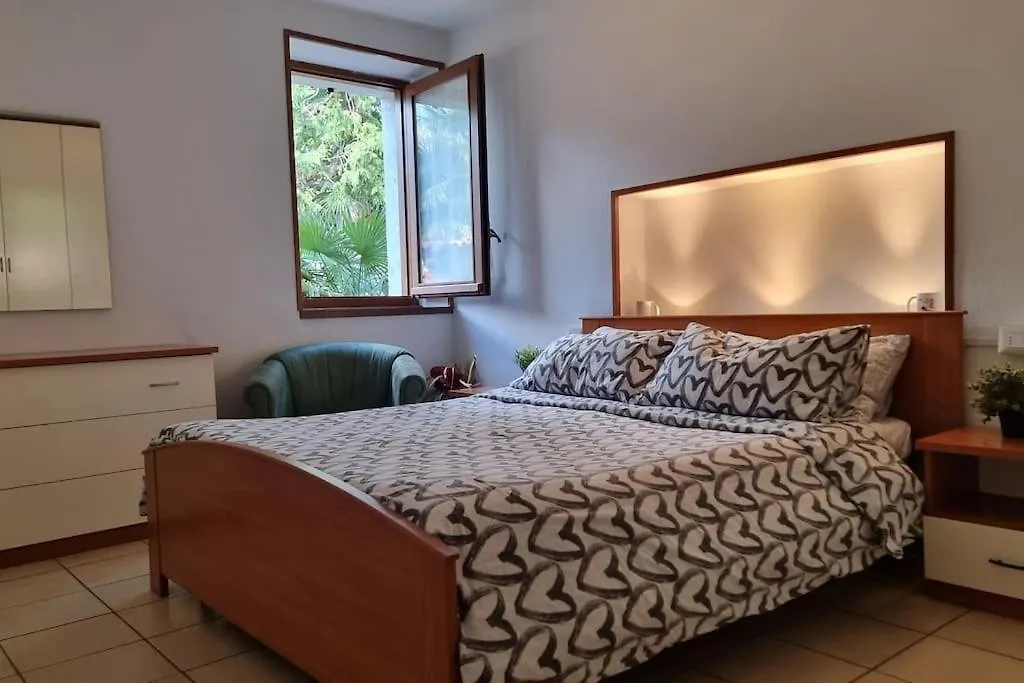 Casa Vacanze Boletus Sul Lago Apartment Claino Italy